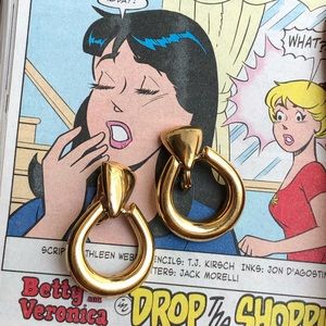 ❗️SOLD❗️ Monet Clip On Earrings